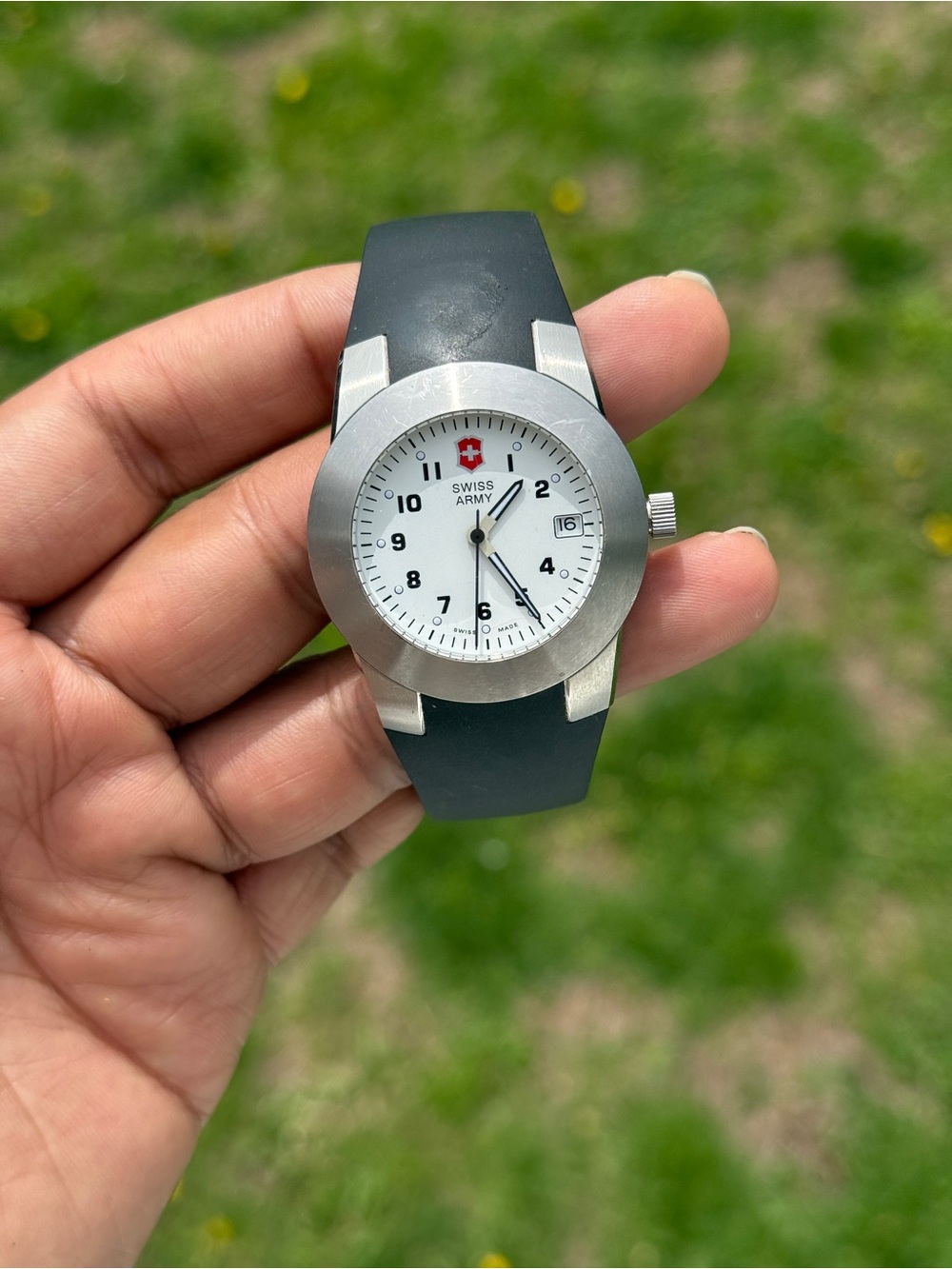Victorinox Swiss Army Watch 100M Men's 40mm Silver black rubber strap - Picture 2 of 8